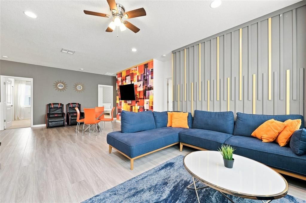 For Sale: $950,000 (9 beds, 9 baths, 4095 Square Feet)