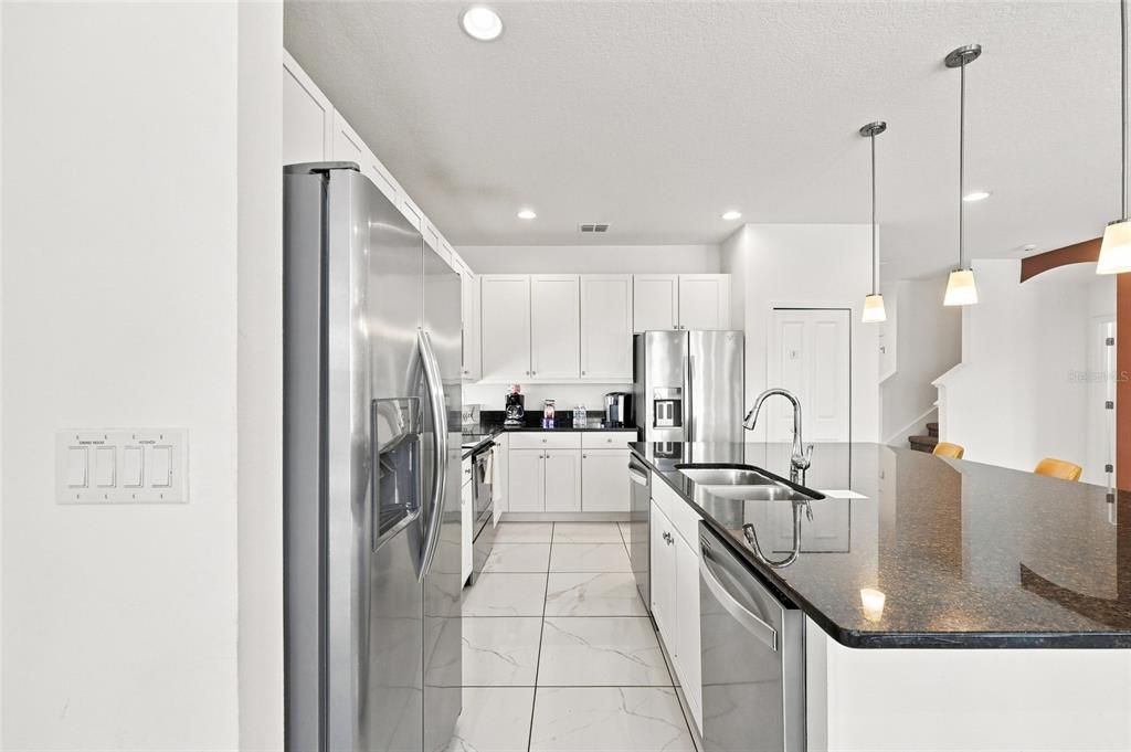For Sale: $950,000 (9 beds, 9 baths, 4095 Square Feet)