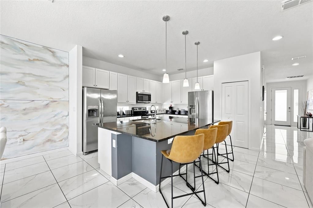 For Sale: $950,000 (9 beds, 9 baths, 4095 Square Feet)