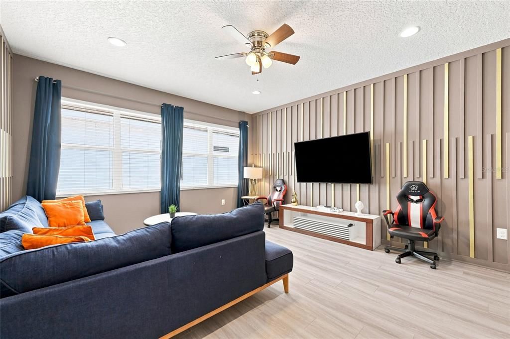 For Sale: $950,000 (9 beds, 9 baths, 4095 Square Feet)