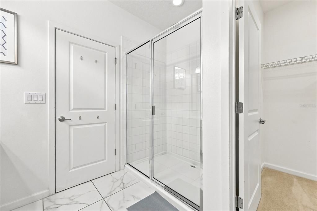 For Sale: $950,000 (9 beds, 9 baths, 4095 Square Feet)
