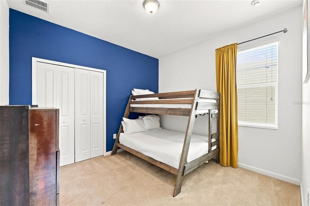 For Sale: $950,000 (9 beds, 9 baths, 4095 Square Feet)