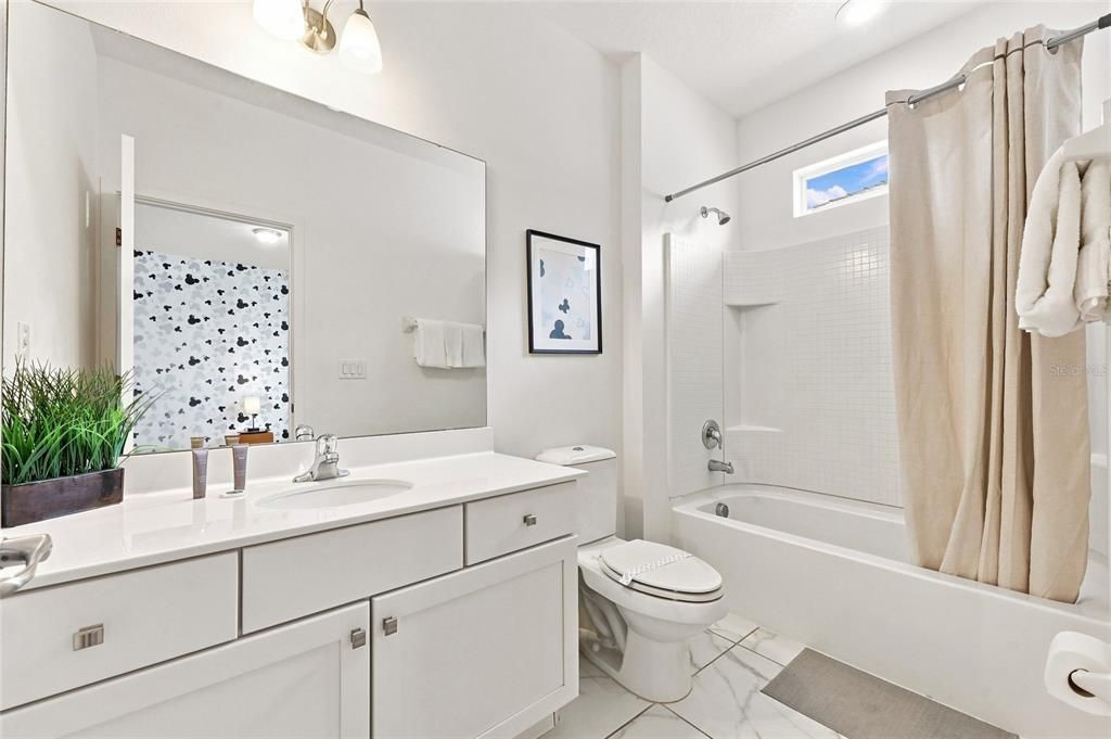 For Sale: $950,000 (9 beds, 9 baths, 4095 Square Feet)