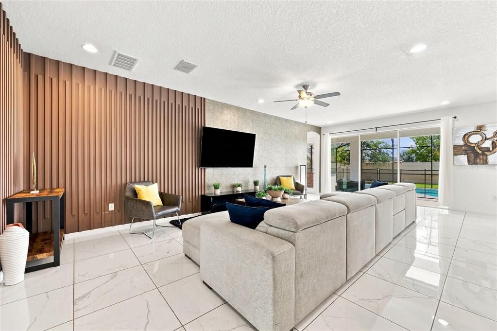 For Sale: $950,000 (9 beds, 9 baths, 4095 Square Feet)