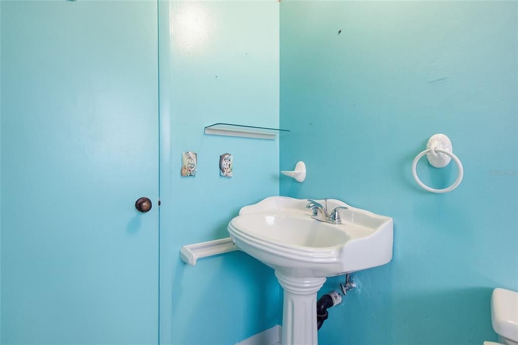 For Sale: $189,000 (2 beds, 2 baths, 1088 Square Feet)