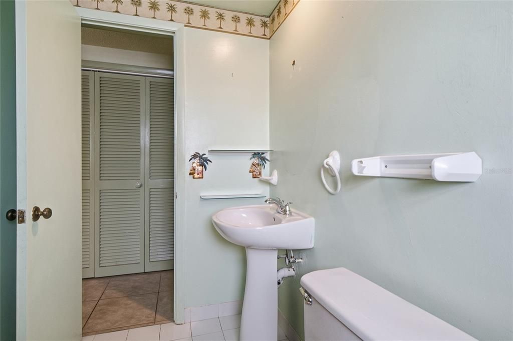 For Sale: $189,000 (2 beds, 2 baths, 1088 Square Feet)
