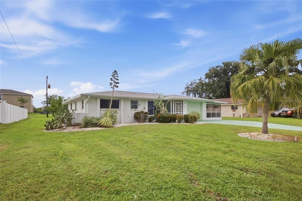 For Sale: $189,000 (2 beds, 2 baths, 1088 Square Feet)