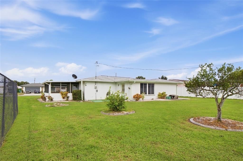 For Sale: $189,000 (2 beds, 2 baths, 1088 Square Feet)
