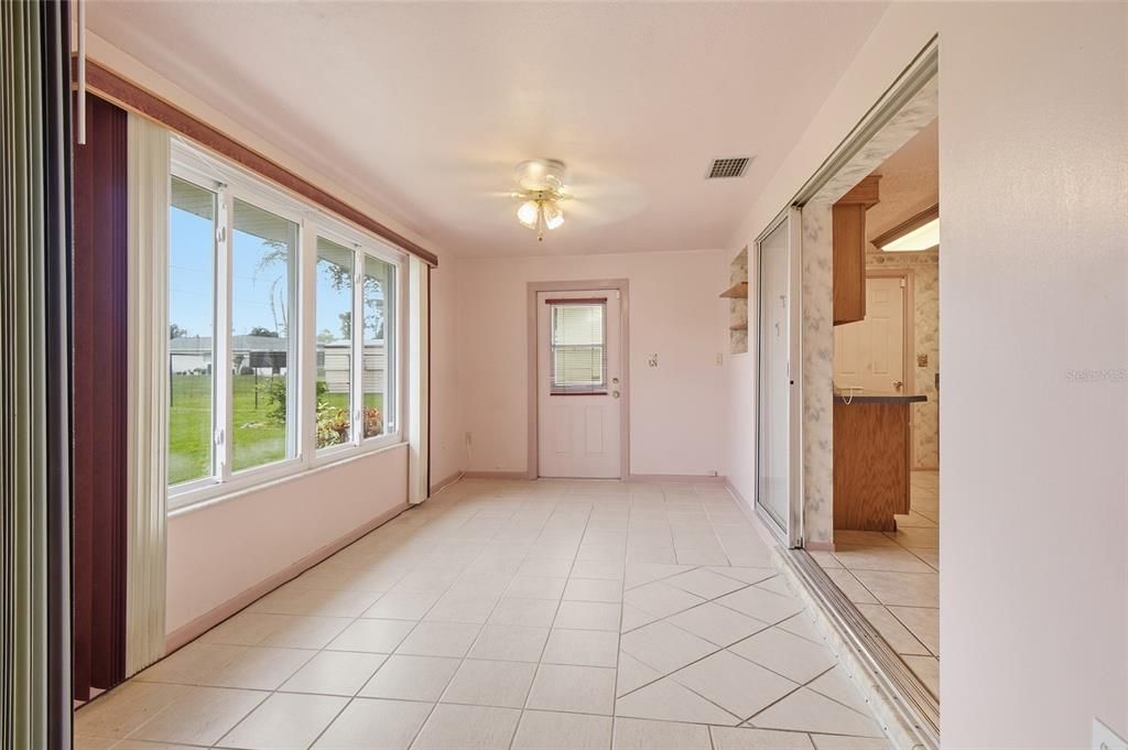 For Sale: $189,000 (2 beds, 2 baths, 1088 Square Feet)