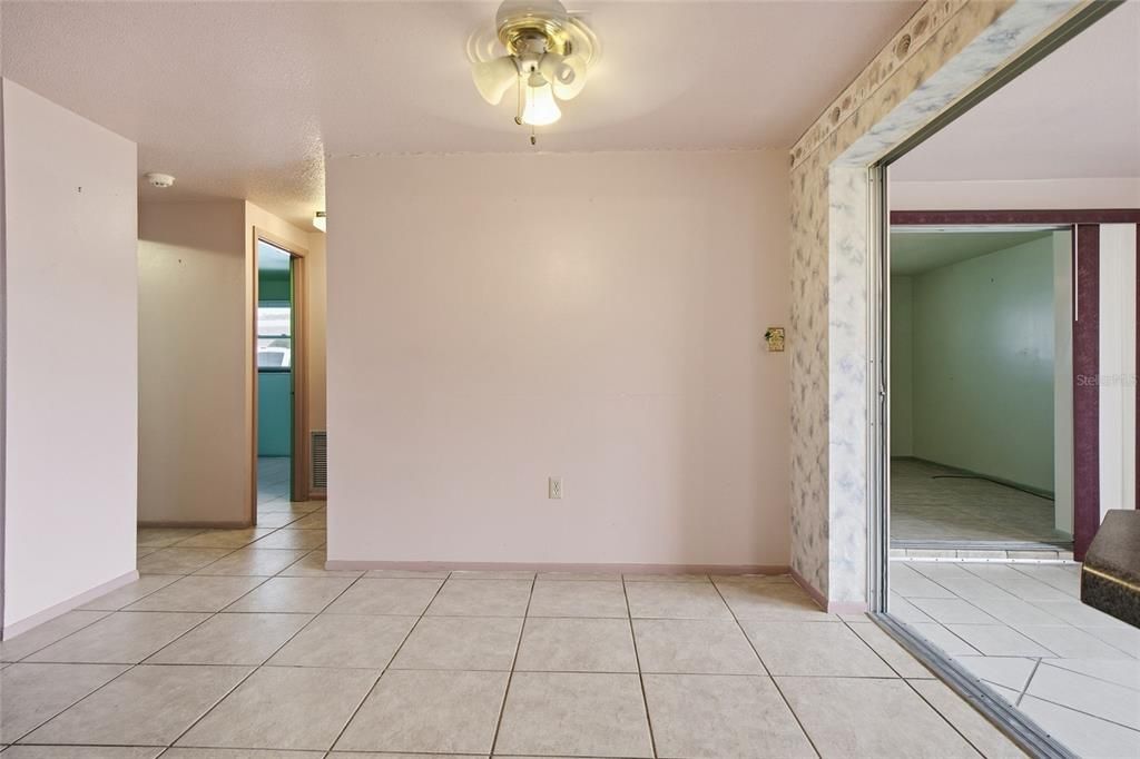 For Sale: $189,000 (2 beds, 2 baths, 1088 Square Feet)