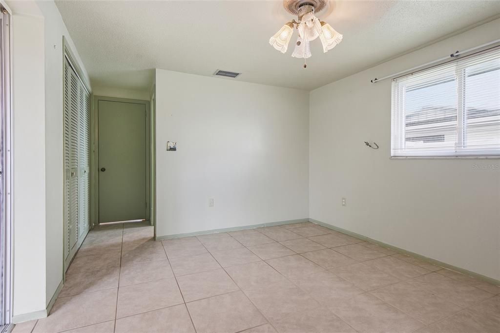 For Sale: $189,000 (2 beds, 2 baths, 1088 Square Feet)
