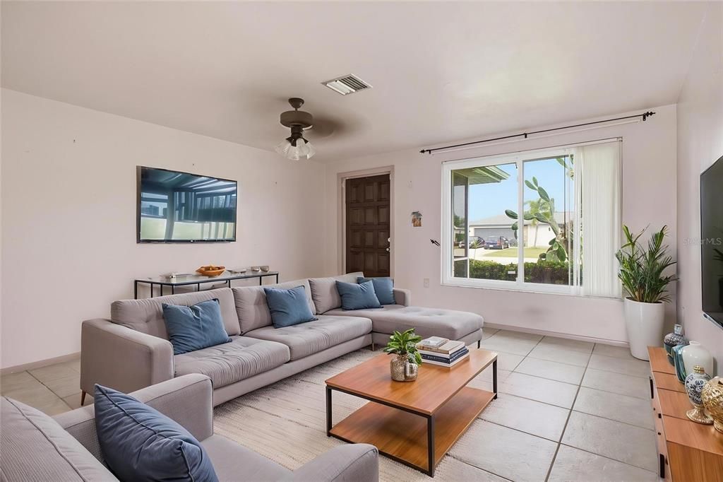 For Sale: $189,000 (2 beds, 2 baths, 1088 Square Feet)