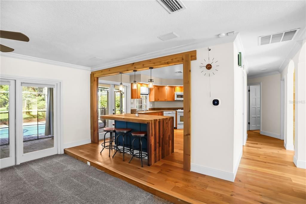 En Venta: $675,000 (3 camas, 2 baños, 2396 Pies cuadrados)
