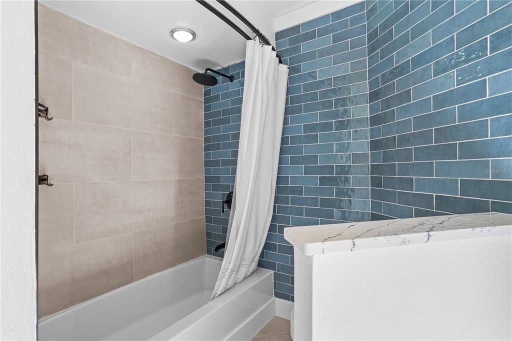 En Venta: $675,000 (3 camas, 2 baños, 2396 Pies cuadrados)