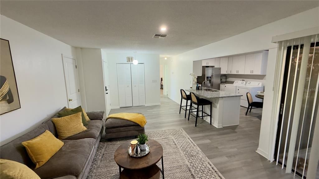 For Rent: $1,700 (2 beds, 1 baths, 919 Square Feet)