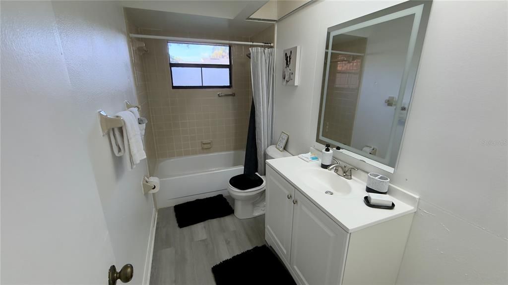 For Rent: $1,700 (2 beds, 1 baths, 919 Square Feet)