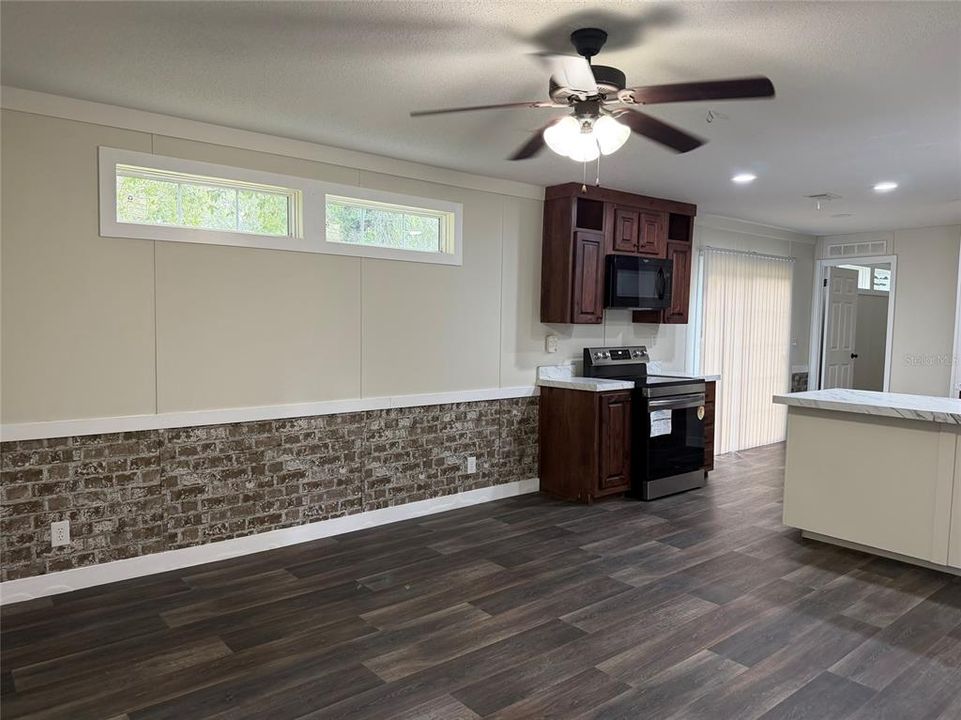 For Sale: $99,900 (2 beds, 2 baths, 900 Square Feet)