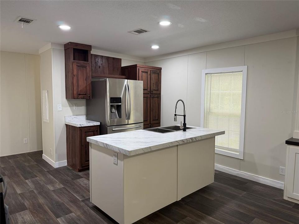 For Sale: $99,900 (2 beds, 2 baths, 900 Square Feet)