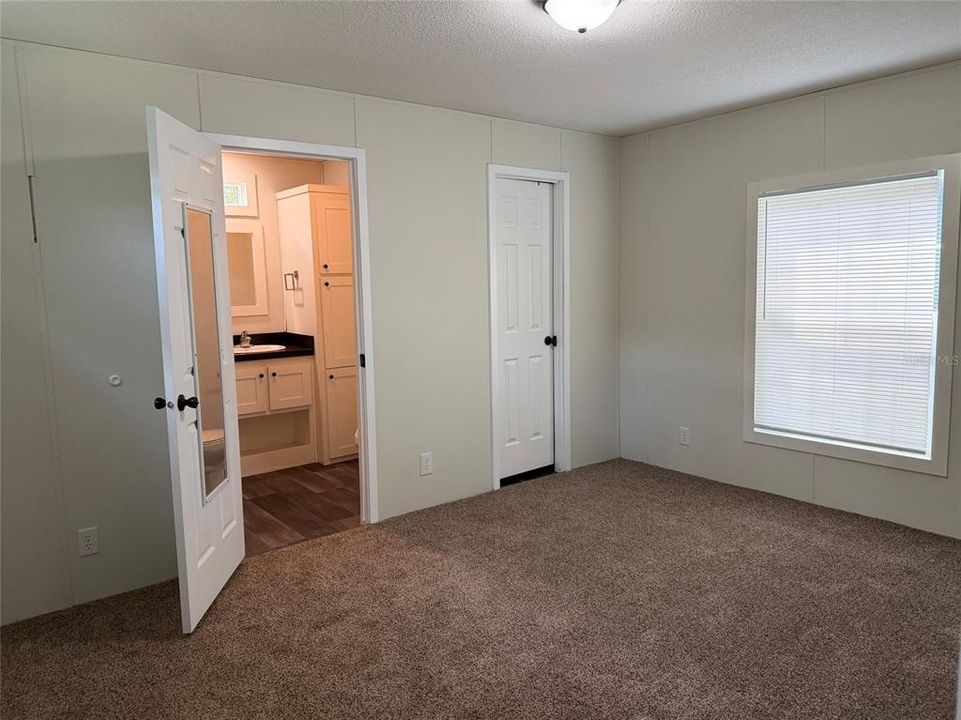 For Sale: $99,900 (2 beds, 2 baths, 900 Square Feet)
