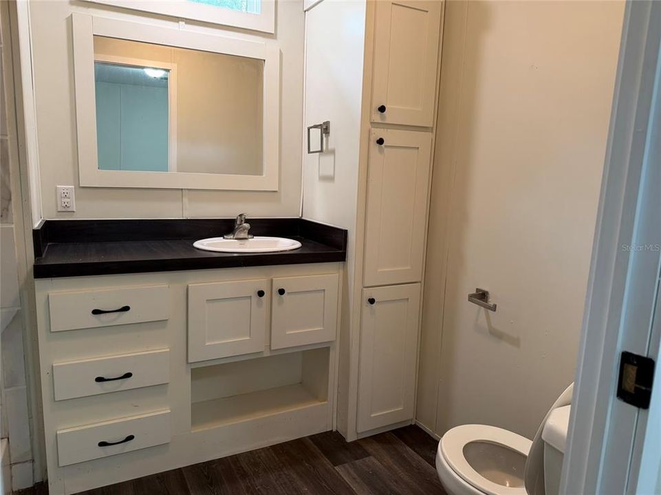 For Sale: $99,900 (2 beds, 2 baths, 900 Square Feet)