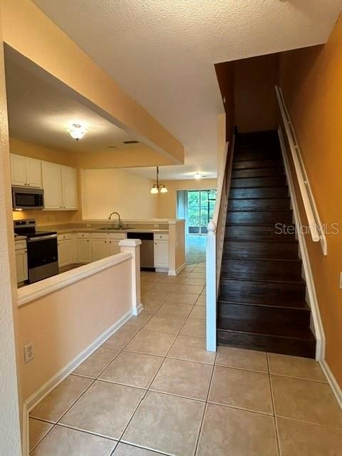 В аренду: $1,950 (3 спален, 2 ванн, 1687 Квадратных фут)