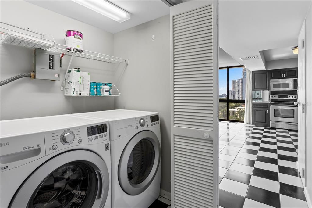 В аренду: $4,500 (2 спален, 2 ванн, 1702 Квадратных фут)