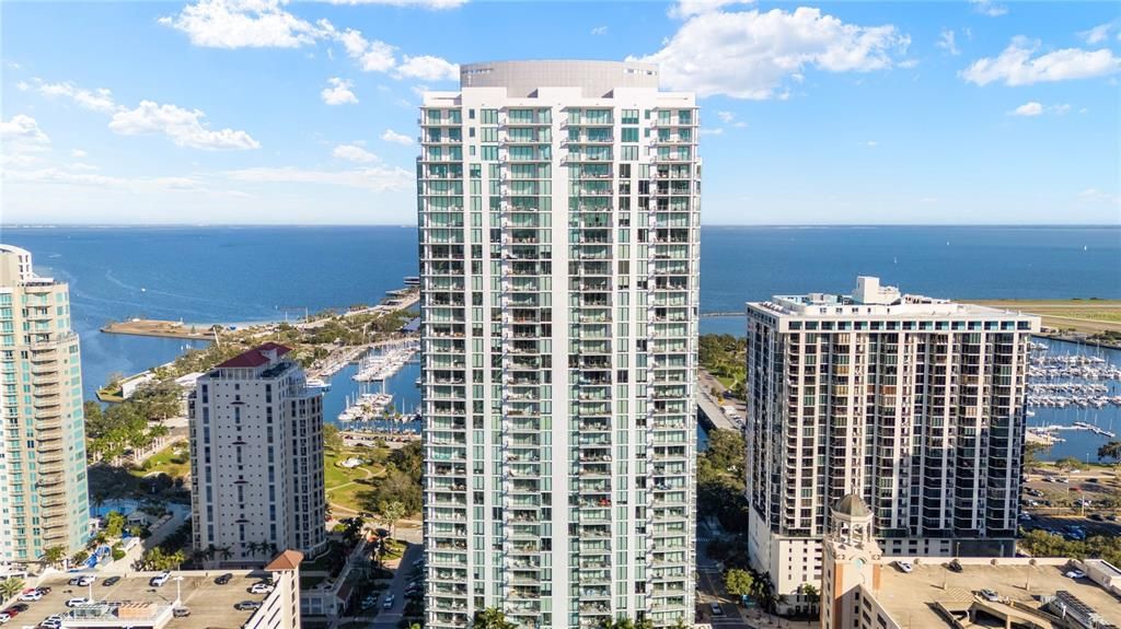 For Sale: $2,149,000 (3 beds, 3 baths, 2637 Square Feet)