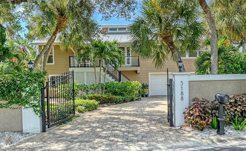 En Venta: $1,650,000 (4 camas, 2 baños, 3180 Pies cuadrados)