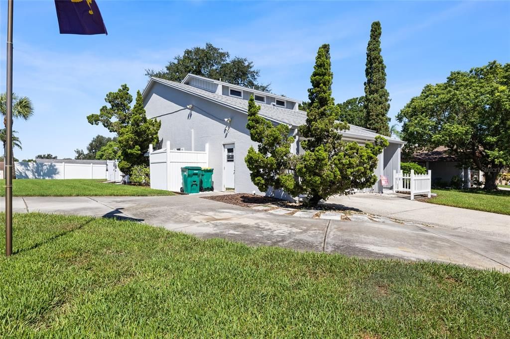 For Sale: $549,999 (3 beds, 2 baths, 2038 Square Feet)