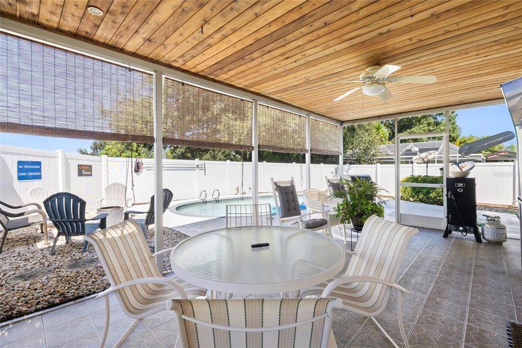 For Sale: $549,999 (3 beds, 2 baths, 2038 Square Feet)