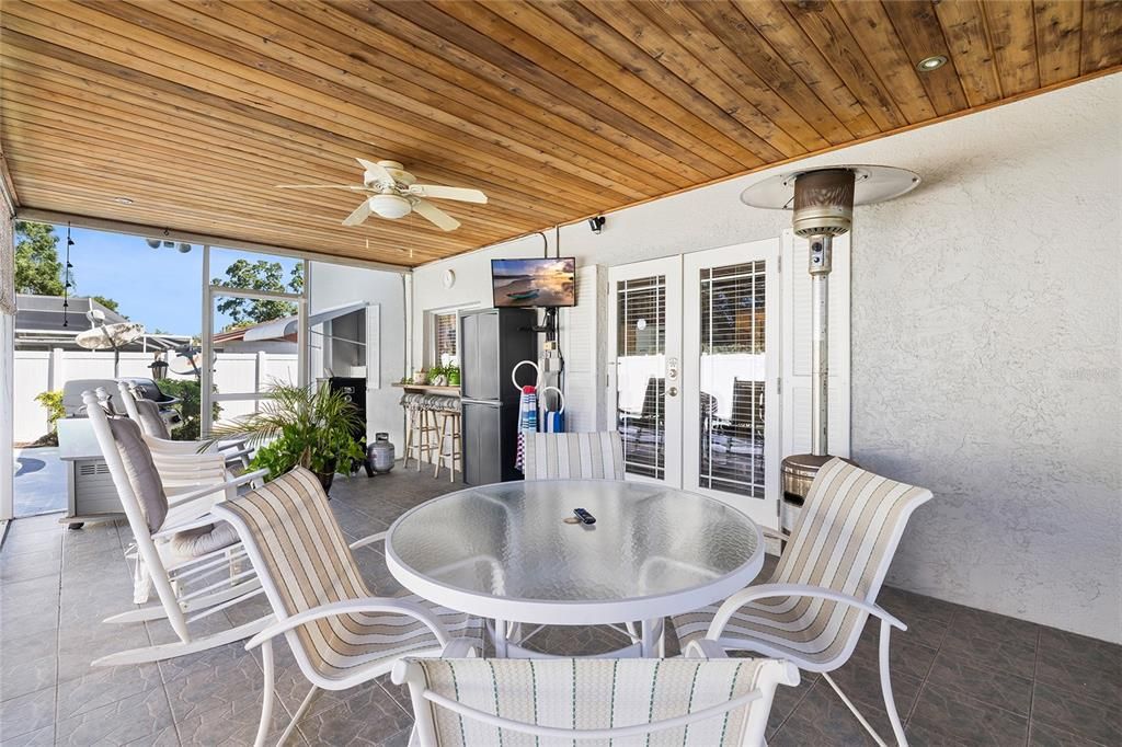 For Sale: $549,999 (3 beds, 2 baths, 2038 Square Feet)