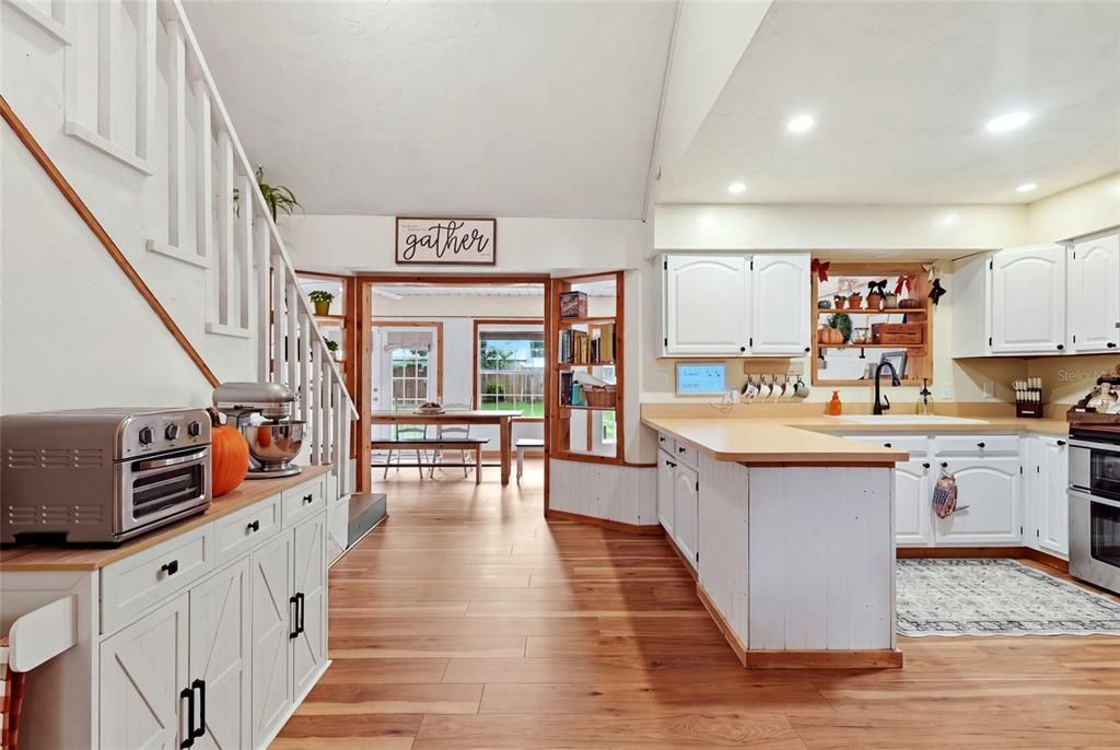 En Venta: $385,000 (5 camas, 3 baños, 2724 Pies cuadrados)