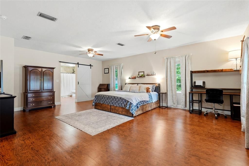 En Venta: $385,000 (5 camas, 3 baños, 2724 Pies cuadrados)