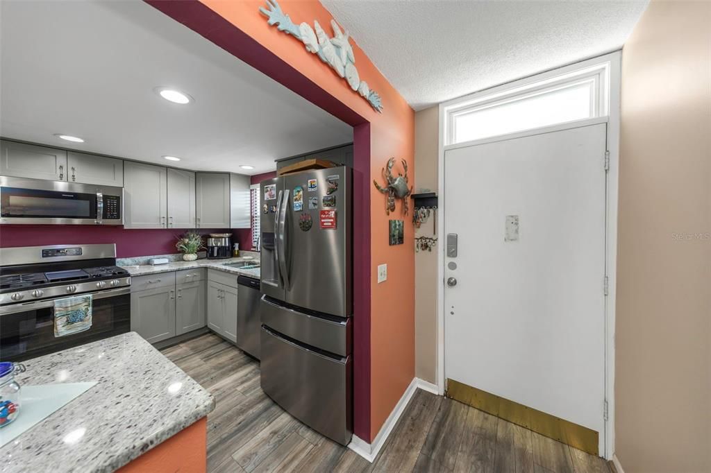 На продажу: $195,000 (2 спален, 2 ванн, 1075 Квадратных фут)