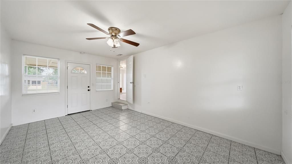 For Sale: $269,990 (3 beds, 1 baths, 1180 Square Feet)