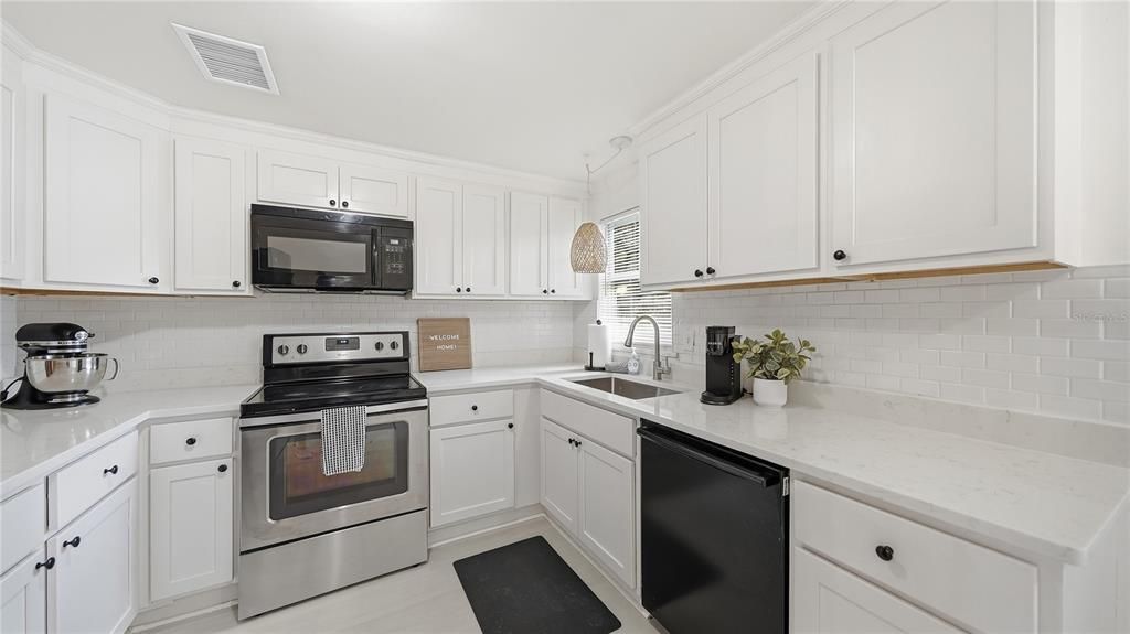 For Sale: $269,990 (3 beds, 1 baths, 1180 Square Feet)