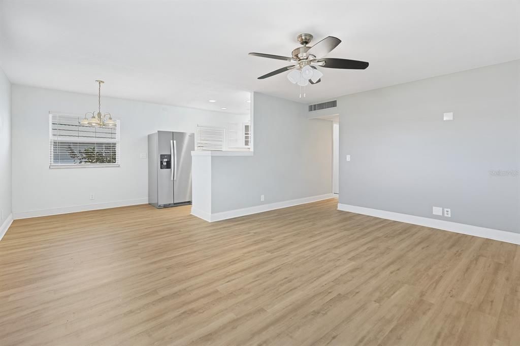 В аренду: $1,900 (2 спален, 2 ванн, 960 Квадратных фут)