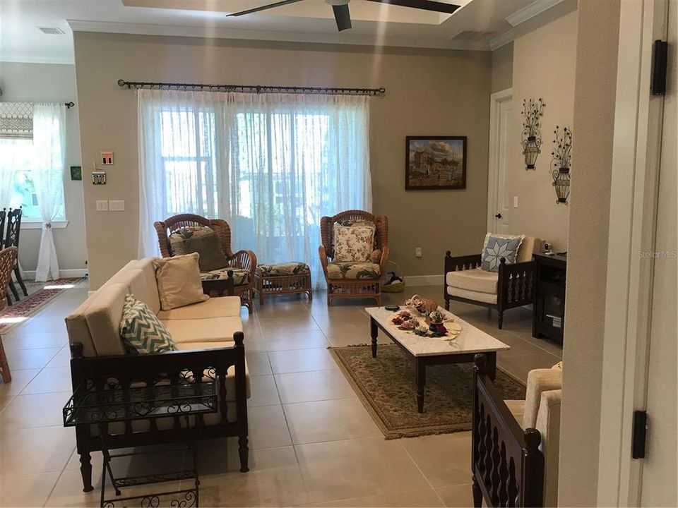 For Sale: $469,000 (2 beds, 2 baths, 2110 Square Feet)