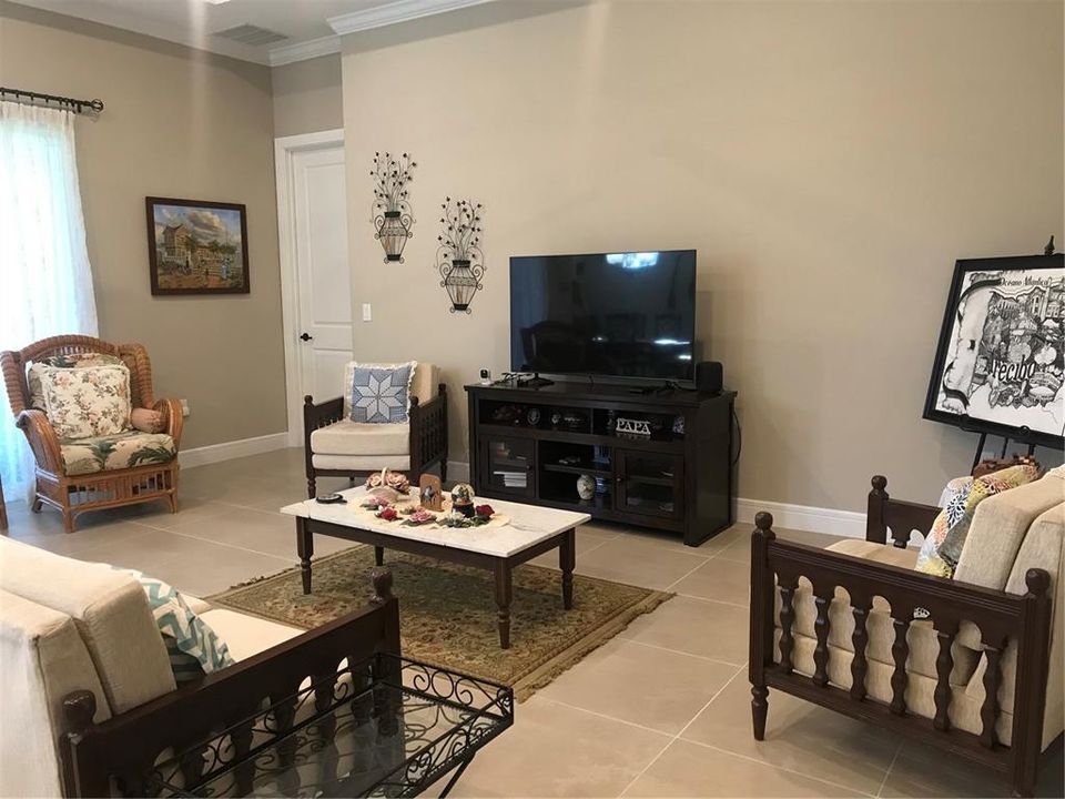 For Sale: $469,000 (2 beds, 2 baths, 2110 Square Feet)