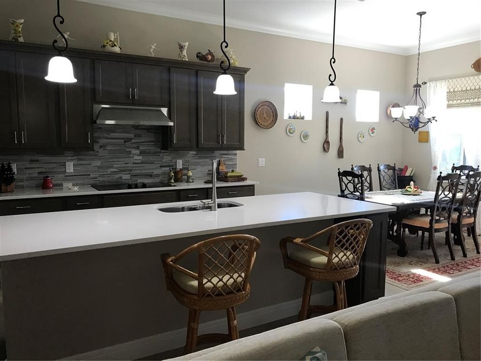 For Sale: $469,000 (2 beds, 2 baths, 2110 Square Feet)