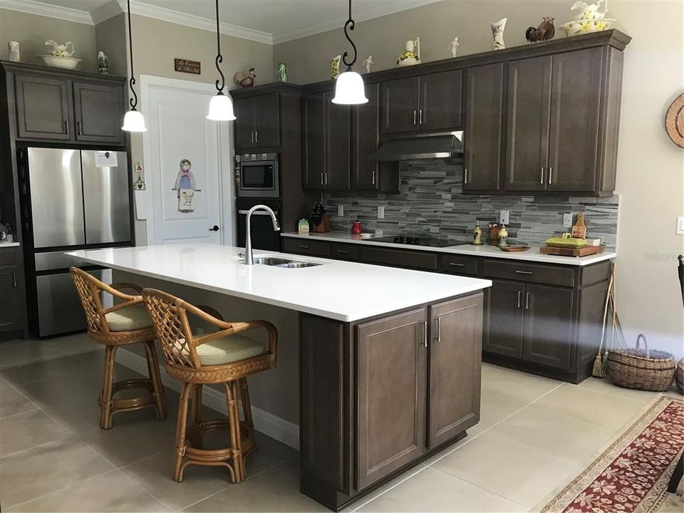 For Sale: $469,000 (2 beds, 2 baths, 2110 Square Feet)