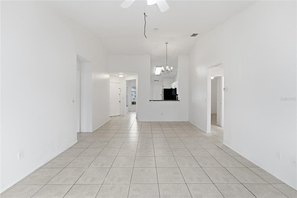 En Venta: $334,900 (3 camas, 2 baños, 1228 Pies cuadrados)