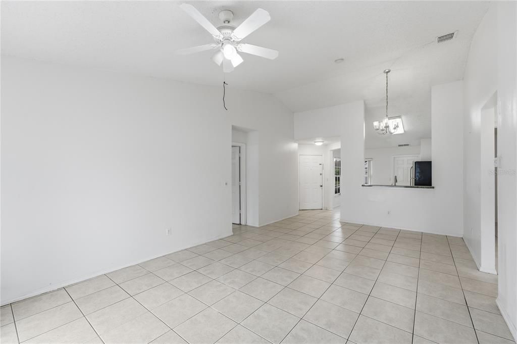 En Venta: $334,900 (3 camas, 2 baños, 1228 Pies cuadrados)