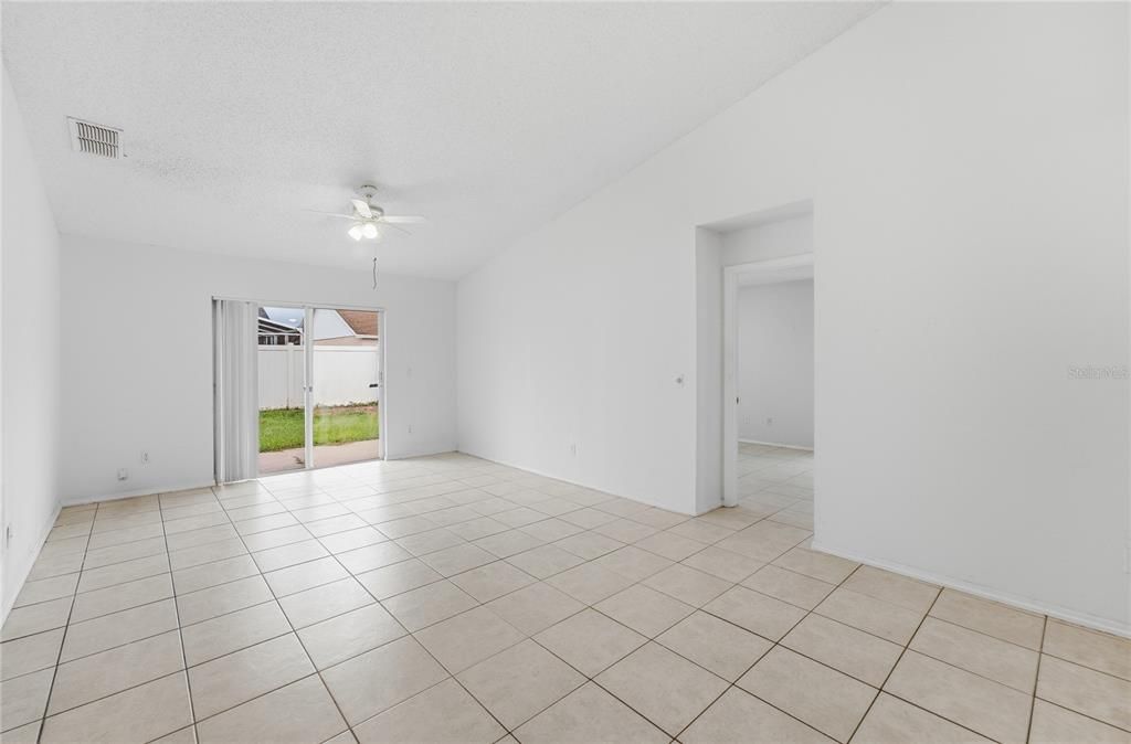 En Venta: $334,900 (3 camas, 2 baños, 1228 Pies cuadrados)