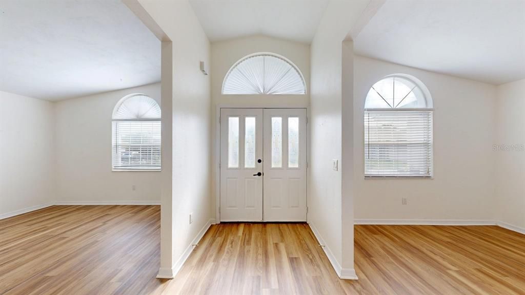 For Sale: $319,900 (3 beds, 2 baths, 1836 Square Feet)