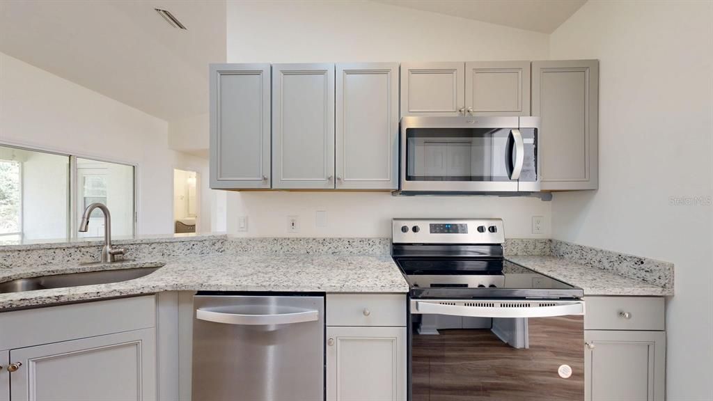 For Sale: $319,900 (3 beds, 2 baths, 1836 Square Feet)