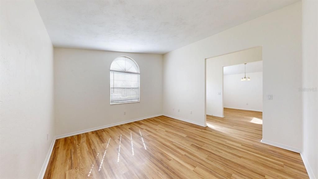 For Sale: $319,900 (3 beds, 2 baths, 1836 Square Feet)