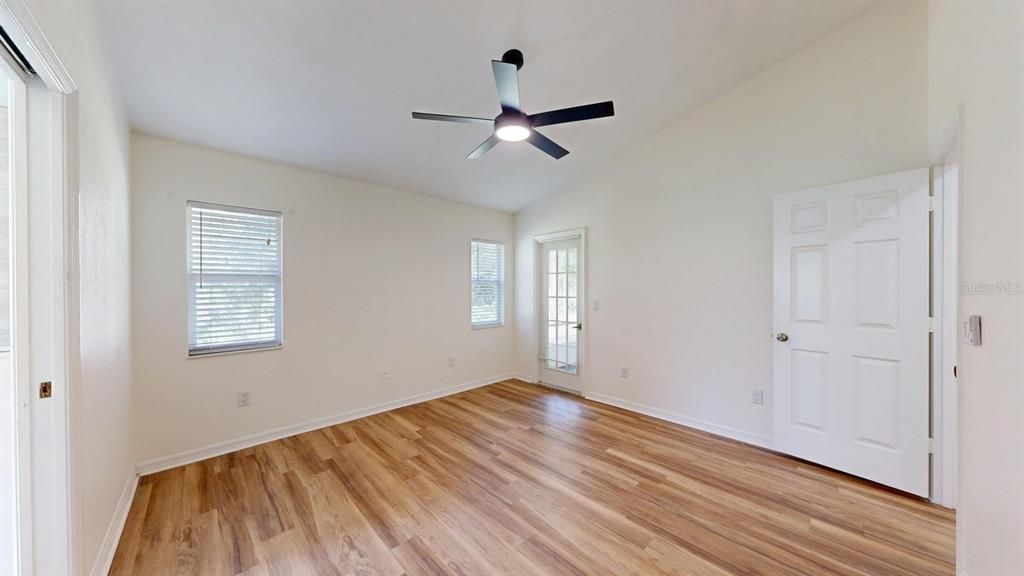 For Sale: $319,900 (3 beds, 2 baths, 1836 Square Feet)