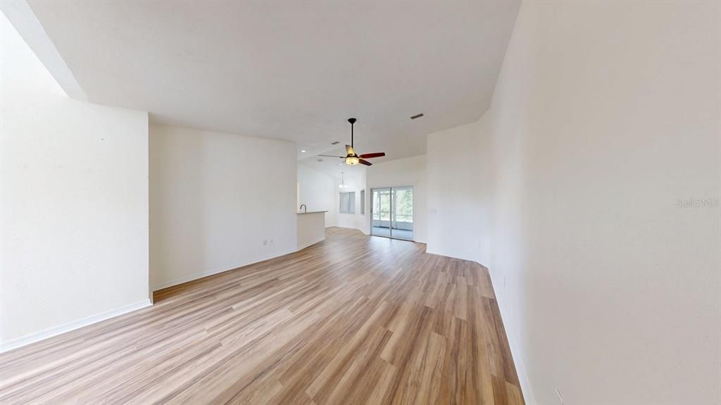 For Sale: $319,900 (3 beds, 2 baths, 1836 Square Feet)