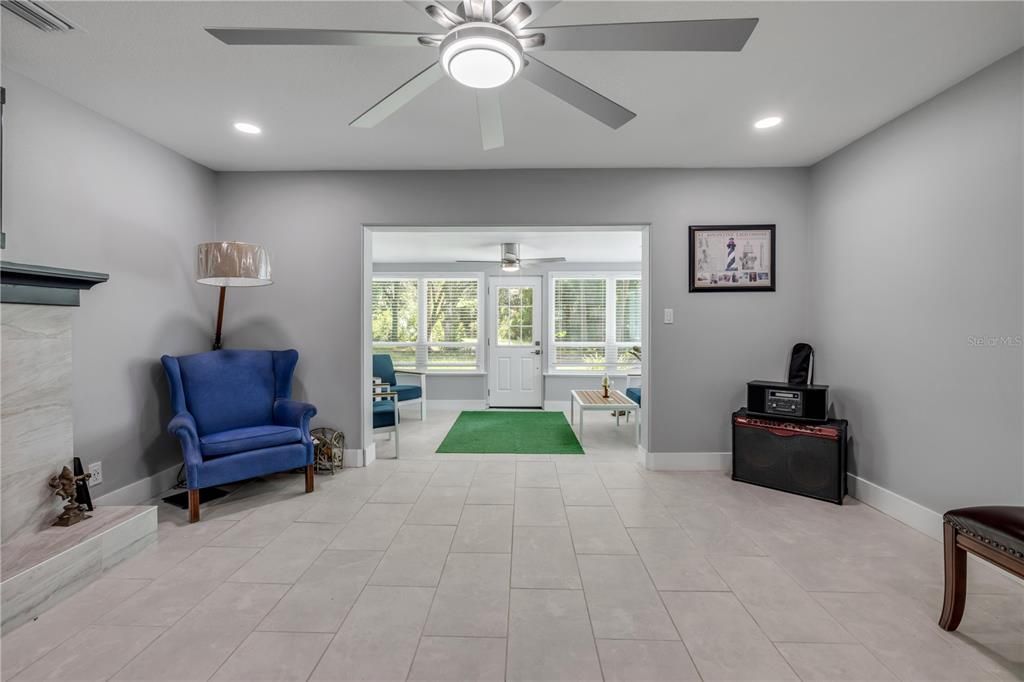 En Venta: $474,900 (3 camas, 3 baños, 1686 Pies cuadrados)